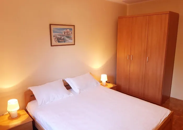 Apartment Maras